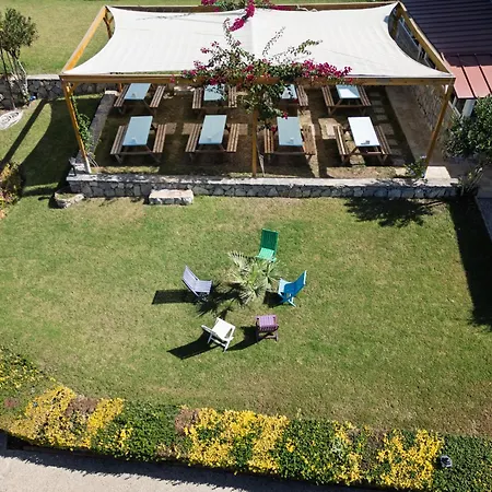 Larimar Hotel